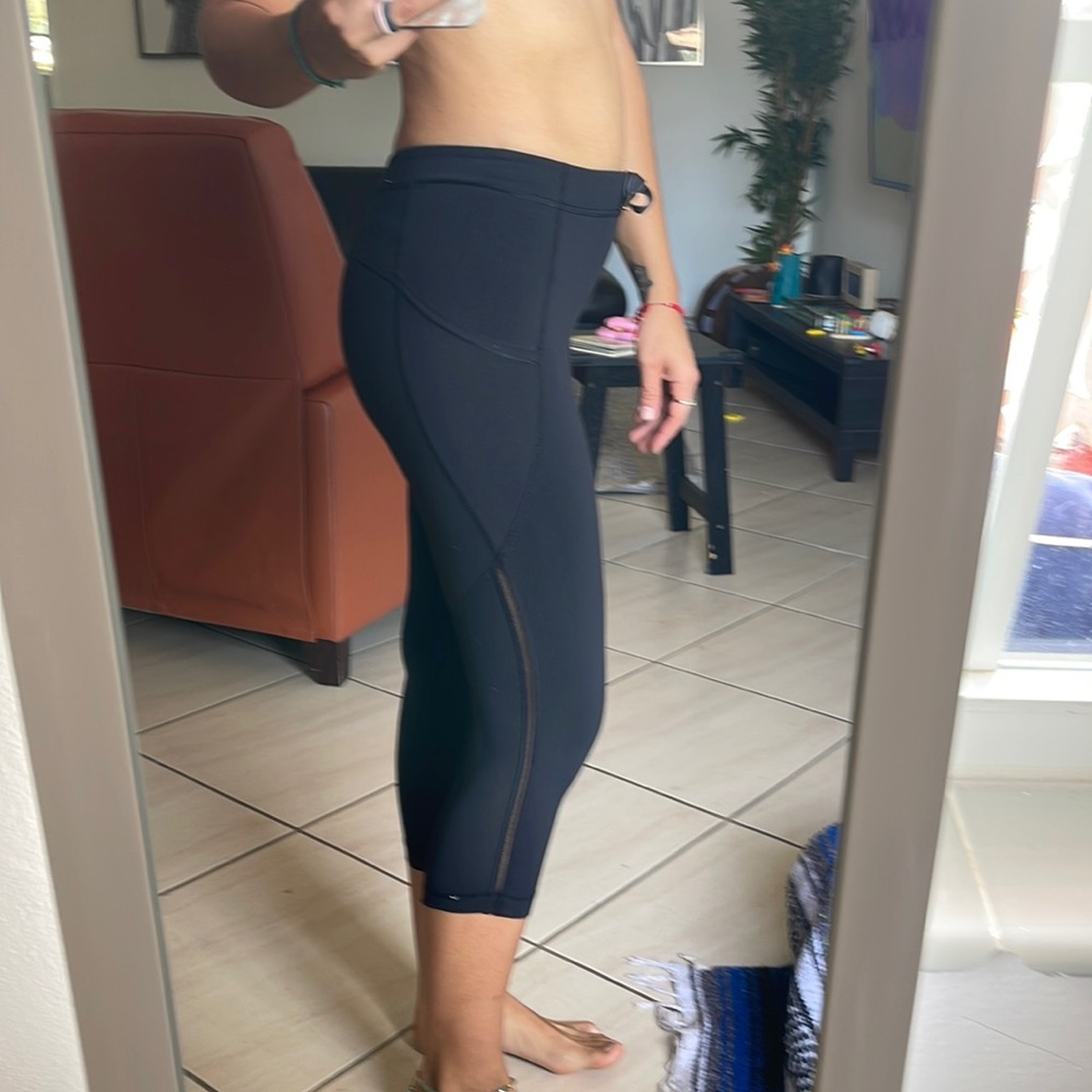 Lululemon capri black leggings w drawstring and pockets Run Mod Moves Crop